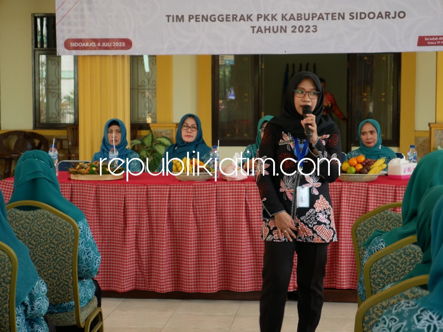 SOSIALISASI - TP PKK Sidoarjo menggelar kegiatan sosialisasi bertema "Keluarga Indonesia Sehat Tanpa Narkoba" untuk meningkatkan kesadaran akan bahaya narkoba dan pentingnya menjaga kesehatan keluarga di Desa Sumput dan Sidokare, Sidoarjo, Selasa (04/07/2