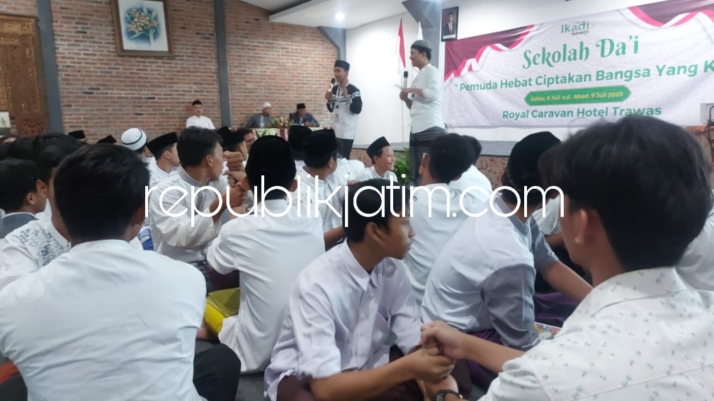 SEKOLAH DAI - Pengurus Daerah IKADI Sidoarjo dan komunitas Pemuda Hebat menggelar Sekolah Dai Muda di Hotel Royal Trawas mulai Sabtu sampai Minggu atau tanggal 8 sampai 9 Juli 2023.