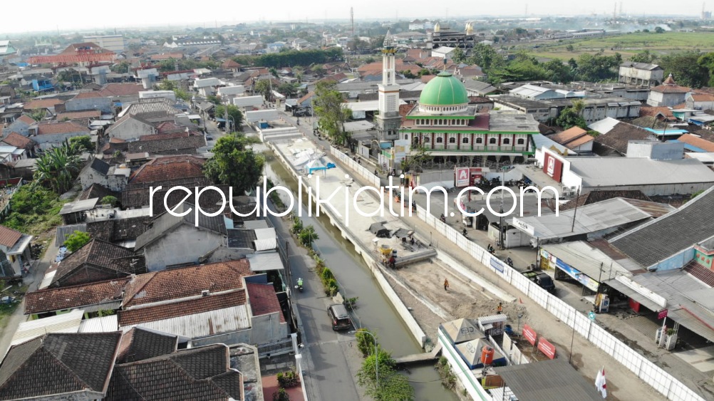 FLYOVER - Pemkab Sidoarjo berupaya merampungkan proyek infrastruktur hingga akhir Tahun 2023 dua diantaranya proyek besar pembangunan Flyover pengganti JPL 64 Krian dan pembangunan Flyover pengganti JPL 79 Tarikmencapai 70 persen, Minggu (16/07/2023).