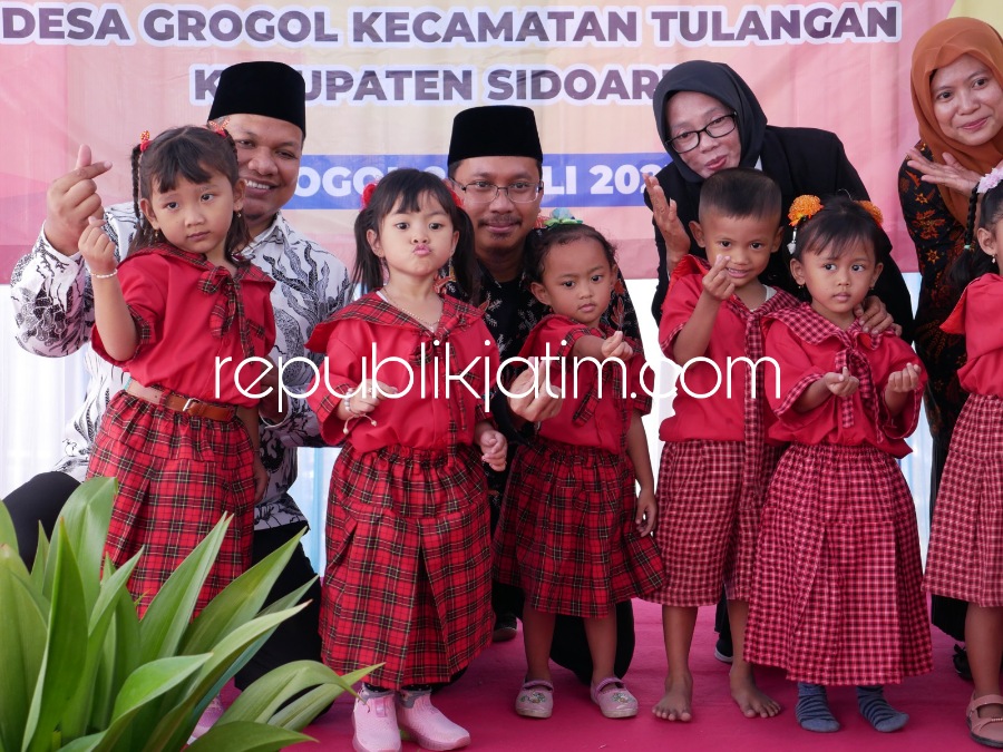 RESMIKAN - Bupati Sidoarjo, Ahmad Muhdlor Ali meresmikan Pendidikan Anak Usia Dini (PAUD) Edelweis di Desa Grogol, Kecamatan Tulangan, Sidoarjo, Kamis (20/07/2023).