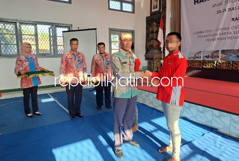 REMISI - Lembaga Pembinaan Khusus Anak (LPKA) Kelas I Blitar memberikan remisi kepada 51 anak sebanyak tiga diantaranya langsung bebas, Minggu (23/07/2023).