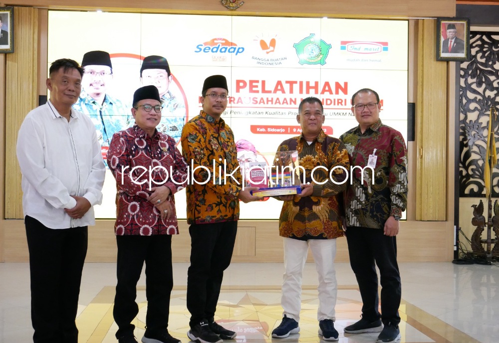 PELATIHAN - Bupati Sidoarjo Ahmad Muhdlor Ali membuka acara Pelatihan Kewirausahaan Mandiri UMKM yang digelar Disperindag dan Indomaret di Pendopo Delta Wibawa Sidoarjo, Rabu (09/08/2023). 