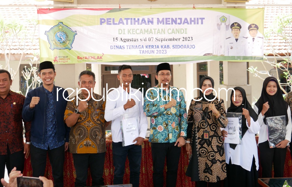 PELATIHAN - Bupati Sidoarjo Ahmad Muhdlor Ali membuka acara pelatihan menjahit, menjahit upper sepatu dan perawatan AC berbasis kompetensi di kantor Kecamatan Candi, Sidoarjo, Selasa (15/08/2023). 