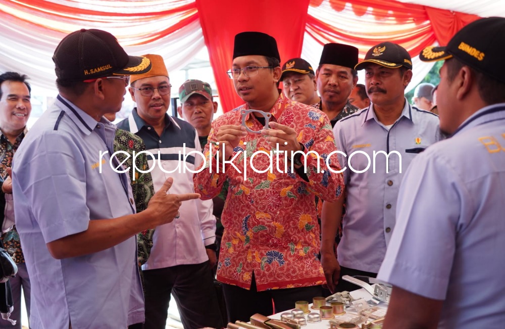 EXPO - Bupati Sidoarjo, Ahmad Muhdlor Ali membuka acara Expo Produk Kampung Logam di Desa Ngingas, Kecamatan Waru, Sidoarjo Jumat (18/08/2023) sore. 