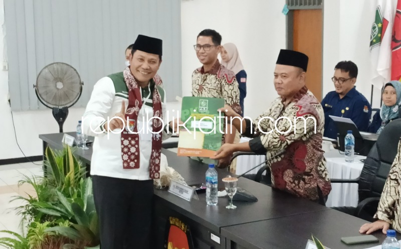 DCS - KPU Sidoarjo menetapkan 729 DCS dan 65 Bacaleg dinyatakan Tidak Memenuhi Syarat (TMS) dari sebanyak 794 Bacaleg yang mendaftar ke KPU Sidoarjo, Sabtu (19/08/2023).