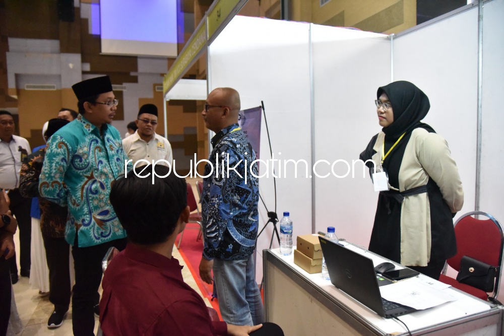 BUKA - Bupati Sidoarjo Ahmad Muhdlor Ali membuka Bursa Kerja Hybrid untuk 1.000 lowongan kerja di Hall Mal Pelayanan Publik (MPP) JL Lingkar Timur, Sidoarjo, Selasa (22/08/2023).