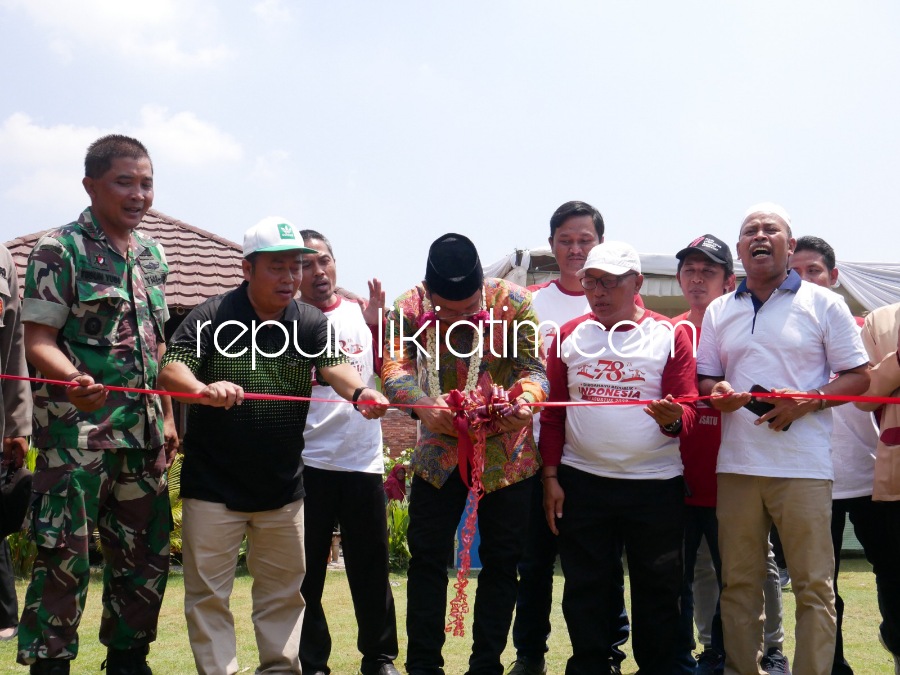 RESMIKAN - Bupati Sidoarjo Ahmad Muhdlor Ali meresmikan BUMDes Sumber Makmur Desa Sumberejo, Kecamatan Wonoayu, Sidoarjo, Minggu (27/08/2023). 