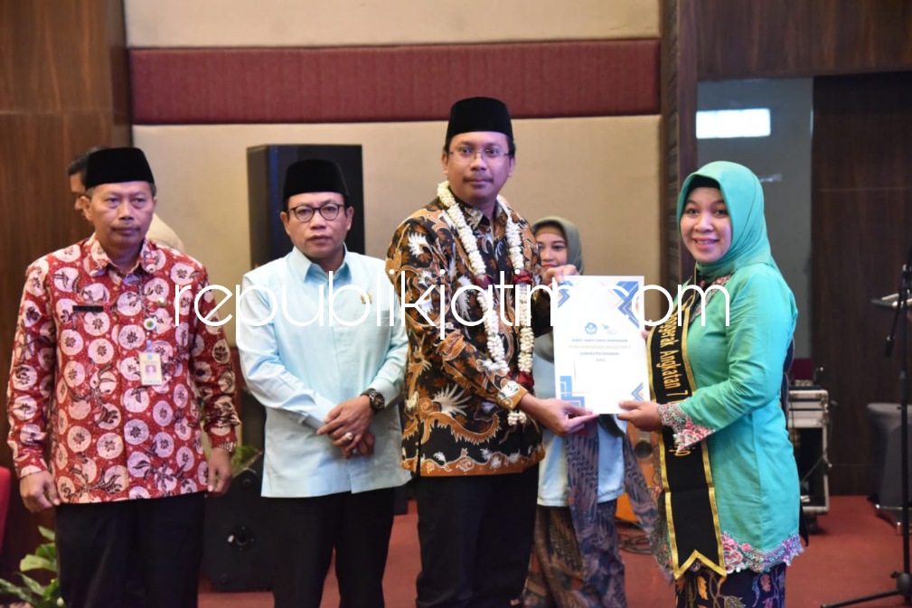 KUKUHKAN - Sebanyak 137 guru penggerak dikukuhkan Bupati Sidoarjo, Ahmad Muhdlor Ali di Hall Fave Hotel Sidoarjo, Selasa (29/08/2023). 