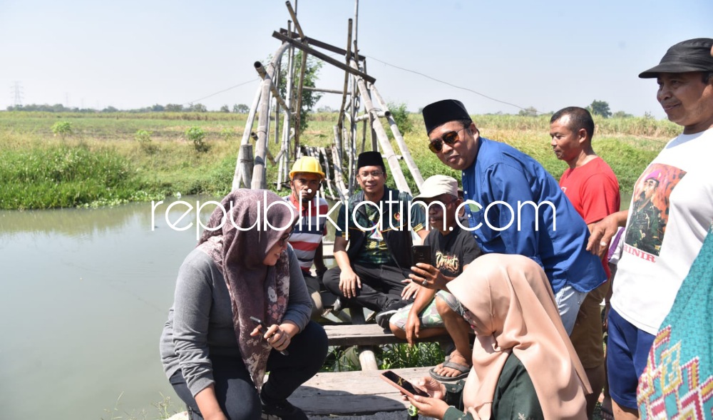 SIDAK - Bupati Sidoarjo, Ahmad Muhdlor Ali melaksanakan Inspeksi Mendadak (Sidak) ke Dusun Semambung Kidul, Desa Semambung, Kecamatan Wonoayu, Sidoarjo yang bakal dibangunkan jembatan di atas Kali Bader, Minggu (10/09/2023).
