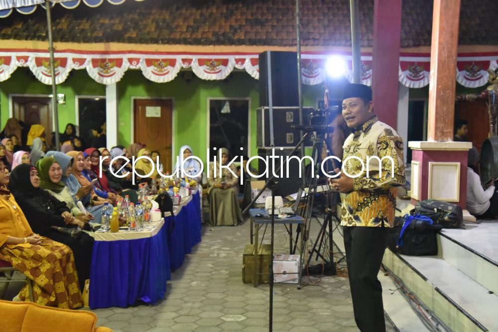 RUWAH DESA - Wabup Sidoarjo, Subandi menghadiri acara Ruwah Desa Semampir, Kecamatan Sedati, Sidoarjo, Minggu (17/09/2023) malam.