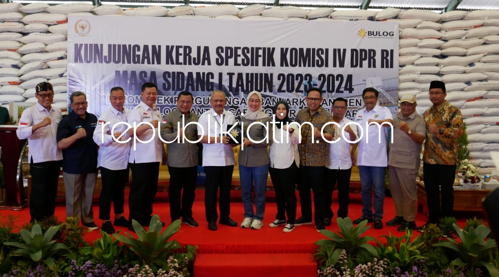 SOLUSI - Bupati Sidoarjo Ahmad Muhdlor Ali bersinergi dengan Bulog dan Komisi IV DPR RI menyeimbangkan harga beras di pasaran saat kunjungan ke Gudang Bulog, Buduran, Sidoarjo, Rabu (27/09/2023). 