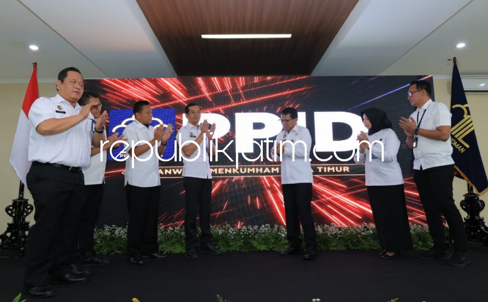 LAUNCHING - Kanwil Kemenkumham Jatim mengoptimalkan pelayanan informasi dengan mengintegrasikan pelayanan Pejabat Pengelola Informasi dan Dokumentasi secara elektronik (e-PPID) di Aula Balai Harta Peninggalan Surabaya di Waru, Sidoarjo, Rabu (11/10/2023).