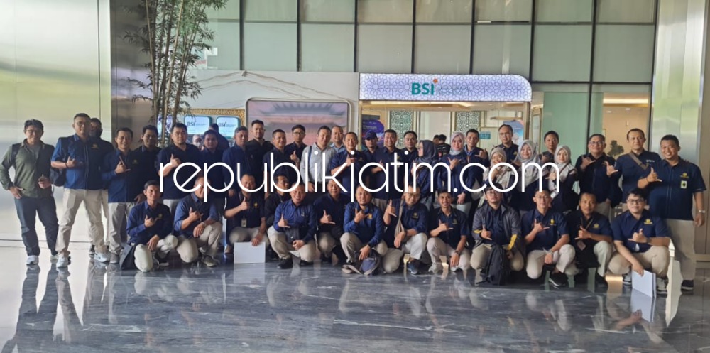 PEMBLOKIRAN - Kawil DJP Jawa Timur II dan DJP Jawa Timur I menggelar kegiatan Pemblokiran Serentak untuk sebanyak 2.126 berkas piutang kepada Wajib Pajak yang disampaikan kepada 15 bank besar di wilayah Jakarta dan Tangerang, Selasa (17/10/2023). 