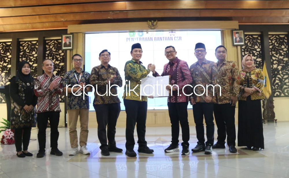 NOMINATOR - Sebanyak 10 desa nominator Lomba Sido Resik Tahun 2023 menerima bantuan berupa uang tunai Rp 20 juta dan cat sebanyak 35 galon di Pendopo Delta Wibawa, Jumat (27/10/2023).