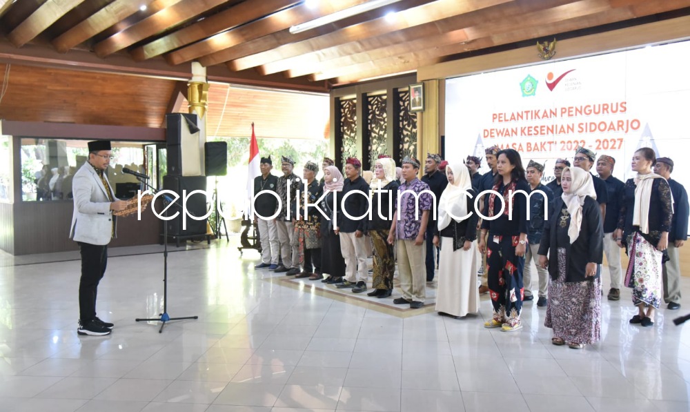 LANTIK - Bupati Sidoarjo Ahmad Muhdlor Ali melantik pengurus Dekesda periode 2022 - 2027 di Pendopo Delta Wibawa Sidoarjo, Senin (30/10/2023). 