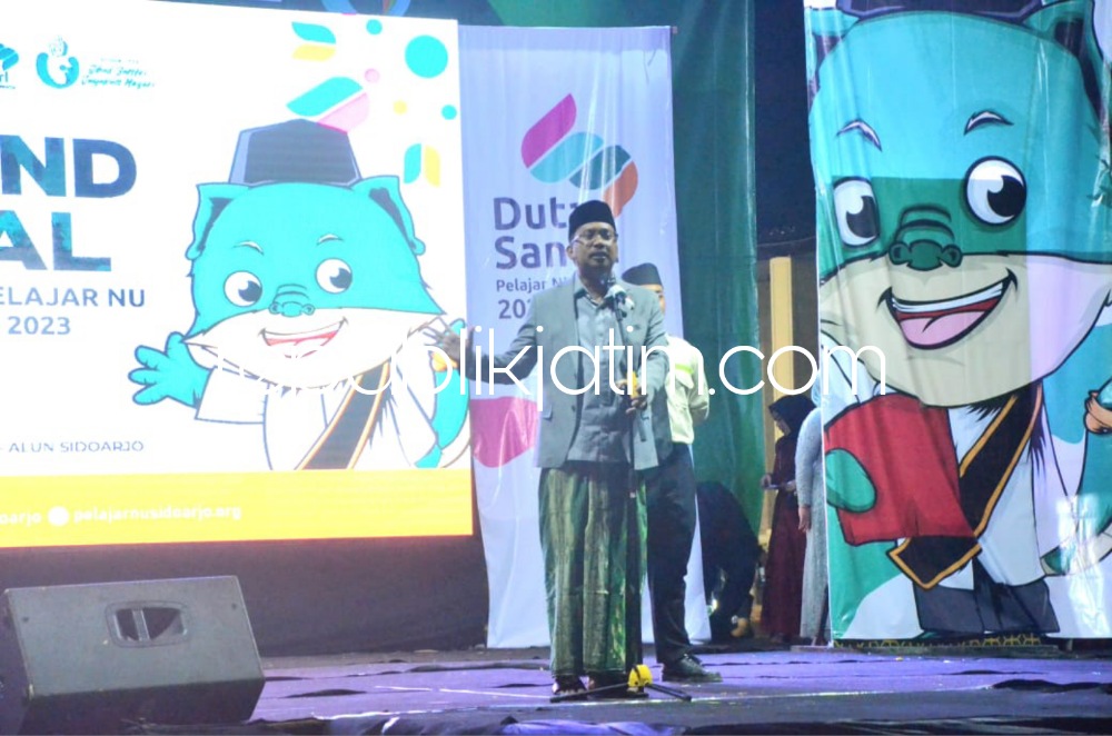 PEMBUKAAN - Bupati Sidoarjo, Ahmad Muhdlor Ali beserta istri, Ny Sa'adah Ahmad Muhdlor membuka acara Grand Final Duta Santri Pelajar Nahdlatul Ulama (NU) Sidoarjo Tahun 2023 di Alun - Alun, Sidoarjo, Sabtu (04/11/2023) malam. 