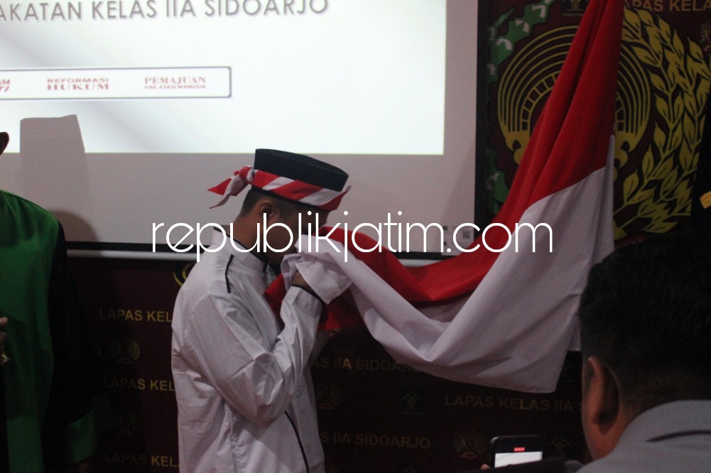 IKRAR - Seorang narapidana kasus teroris, Suherman Bin Abdul Rahman, mantap menyatakan ikrar kembali setia kepada Negara Kesatuan Republik Indonesia (NKRI) di Lapas Kelas IIA Sidoarjo, Senin (13/11/2023).