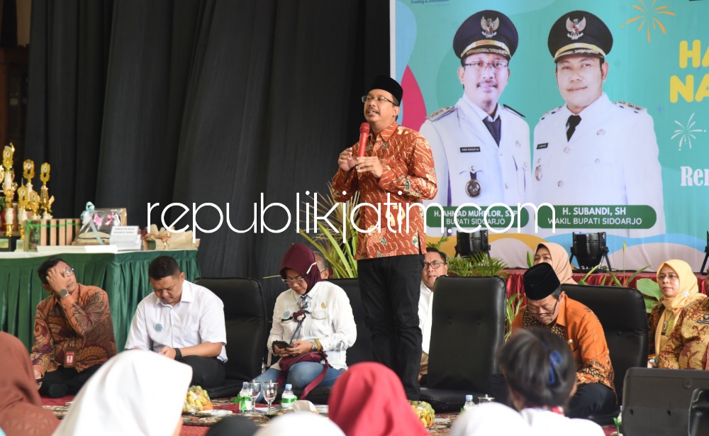 AJAK - Bupati Sidoarjo Ahmad Muhdlor Ali mengajak Kader Kesehatan Remaja bergerak dengan pemerintah mencegah stunting di Talk Show Hari Kesehatan Nasional ke 59 Tahun 2023 bertema Remaja Glowing Bebas Stunting di pendopo Delta Wibawa, Selasa (14/11/2023).