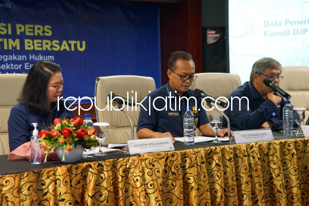 PAPARAN - Kepala Kanwil DJP Jawa Timur II, Agustin Vita Avantin memberi paparan soal Pengurangan Sanksi Administrasi (PSA) hingga 75 persen untuk wajib pajak di Jatim hingga 31 Desember 2023 mendatang, Selasa (14/11/2023).