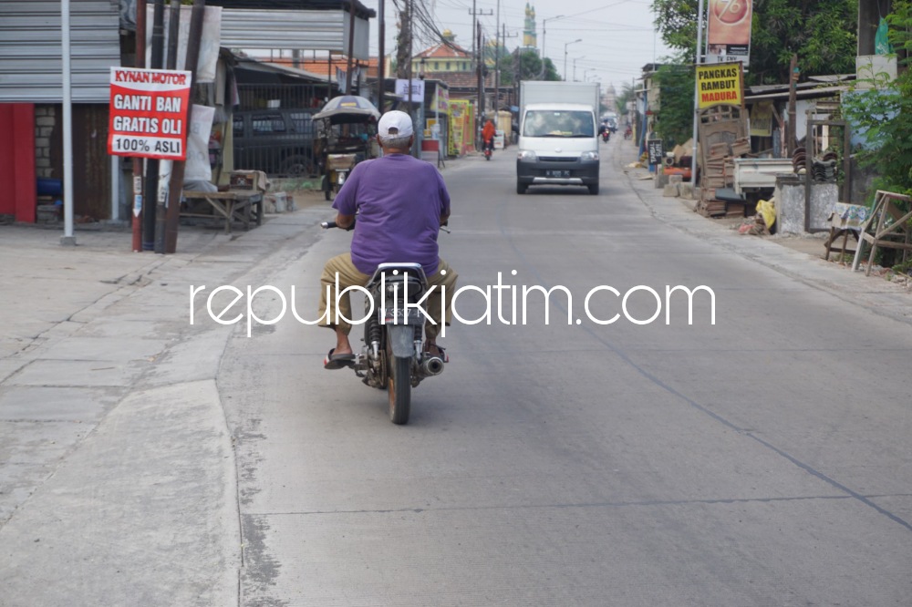 SELESAI - Dinas Pekerjaan Umum Bina Marga dan Sumber Daya Air (PUBM dan SDA) Pemkab Sidoarjo menyelesaikan proyek betonisasi di ruas Desa Kwangsan, Kecamatan Sedati, Sidoarjo, Rabu (15/11/2023).