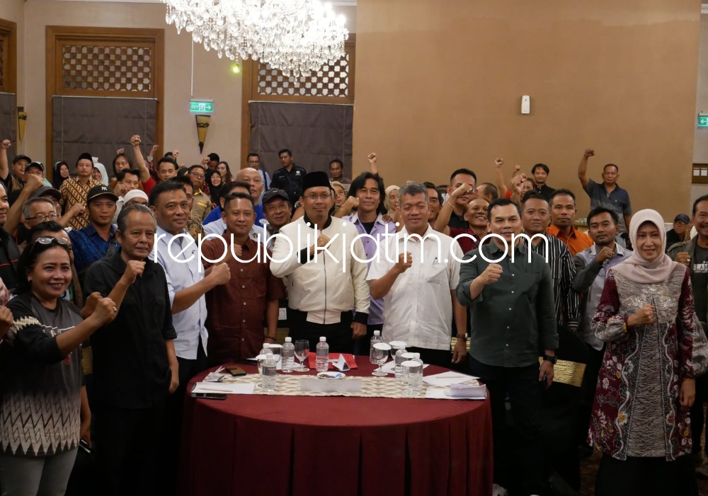 BUKA - Bupati Sidoarjo Ahmad Muhdlor Ali membuka acara Bintek Insan Pers digelar Dinas Komunikasi dan Informatika (Kominfo) Pemkab Sidoarjo di Hotel Horison Aziza Solo selama dua hari Kamis (16/11/2023) malam.