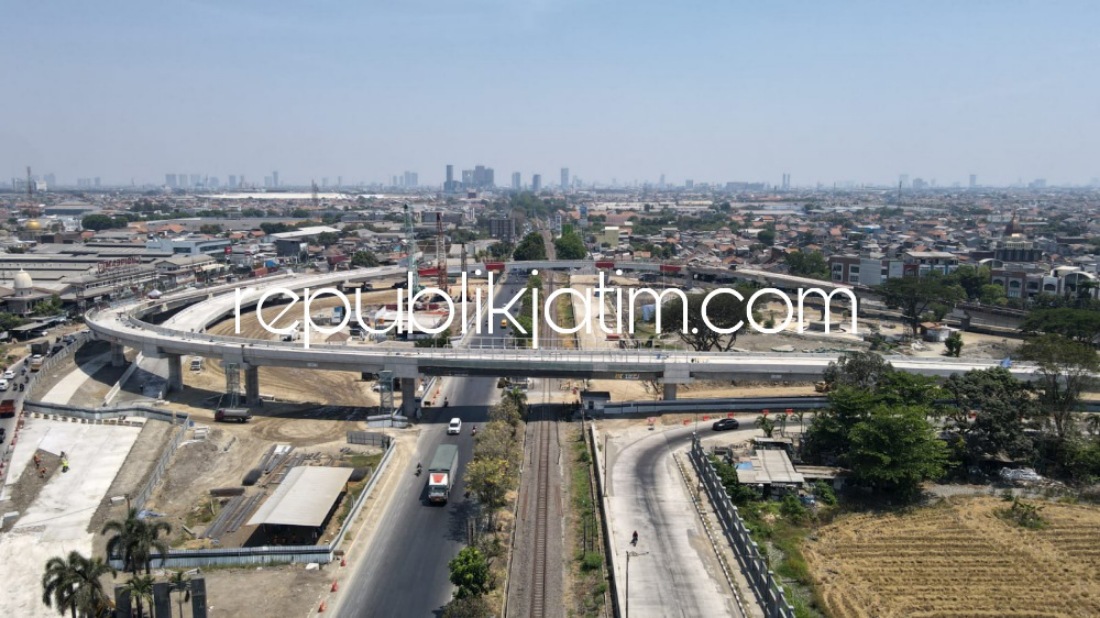 HAMPIR RAMPUNG - Salah satu program prioritas strategis Proyek Flyover Aloha di Kecamatan Gedangan, Sidoarjo pekerjannya susah hampir rampung mencapai 86 persen dan dipastikan akhir Desember 2023 sudah bisa diujicobakan.