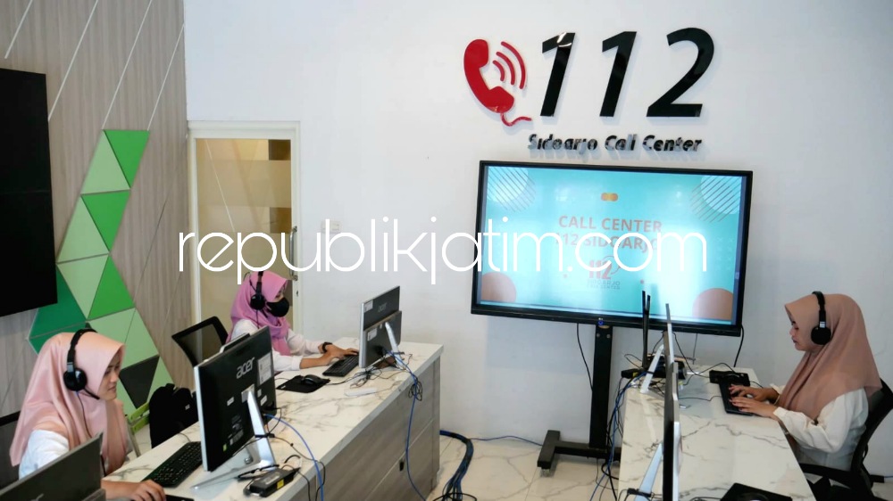 CALL CENTER - Pemkab Sidoarjo mencatat telepon masuk di call center 112 Sidoarjo sebanyak 40.318 telepon tapi sebanyak 32.543 panggilan itu prank atau iseng yang diterima petugas call center 112 Sidoarjo sejak Januari hingga Oktober 2023, Rabu (29/11/2023