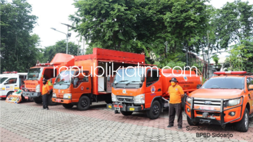 SIAGA - Bupati Sidoarjo, Ahmad Muhdlor Ali mensiagakan petugas BPBD Pemkab Sidoarjo menghadapi bencana hidrometeorologi mulai bencana angin puting beliung, banjir rob (air laut pasang) dan bencana banjir karena tingginya curah hujan, Rabu (13/12/2023).