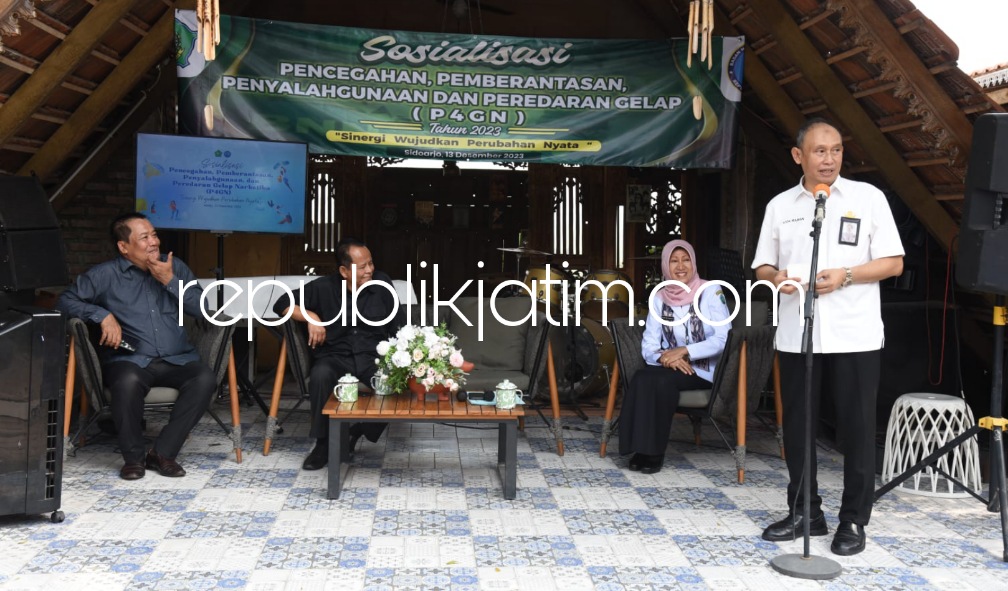SOSIALISASI - Dinas Komunikasi dan Informatika (Diskominfo) Pemkab Sidoarjo menggelar sosialisasi Pencegahan, Pemberantasan, Penyalahgunaan dan Peredaran Gelap Narkotika (P4GN) Tahun 2023 di Wedangan Joglo Sumput, Kecamatan Sidoarjo, Rabu (13/12/2023).