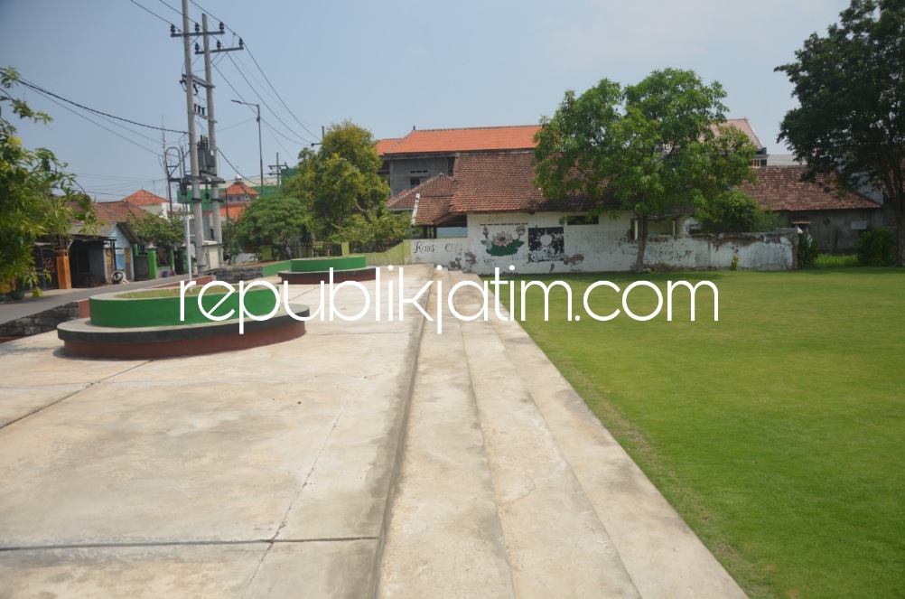 ALUN - ALUN - Bupati Sidoarjo Ahmad Muhdlor Ali membangun Taman Alun-Alun Jabon di Desa Dukuhsari, Kecamatan Jabon, Sidoarjo yang dibangun di atas lahan seluas 735 meter persegi, Minggu (17/12/203).