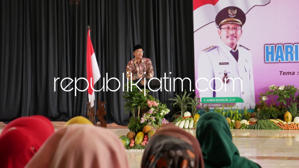 AJAK - Bupati Sidoarjo Ahmad Muhdlor Ali mengajak kader PKK Sidoarjo menjadi subjek dan berperan aktif dalam pembangunan saat Peringatan Hari Ibu ke 95 Tahun 2023 bertema Perempuan Berdaya, Indonesia Maju di Pendopo Delta Wibawa, Selasa (19/12/2023).