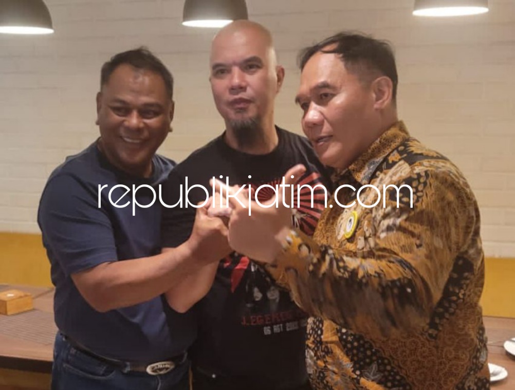 KOMPAK - Sebanyak tiga tokoh Partai Gerindra Dapil I Jawa Timur (Surabaya dan Sidoarjo) kompak bakal memenangkan pasangan Prabowo Subianto dan Gibran Rakabuming Raka dalam Pilpres 14 Februari 2024 mendatang saat di Surabaya, Rabu (21/12/2023).