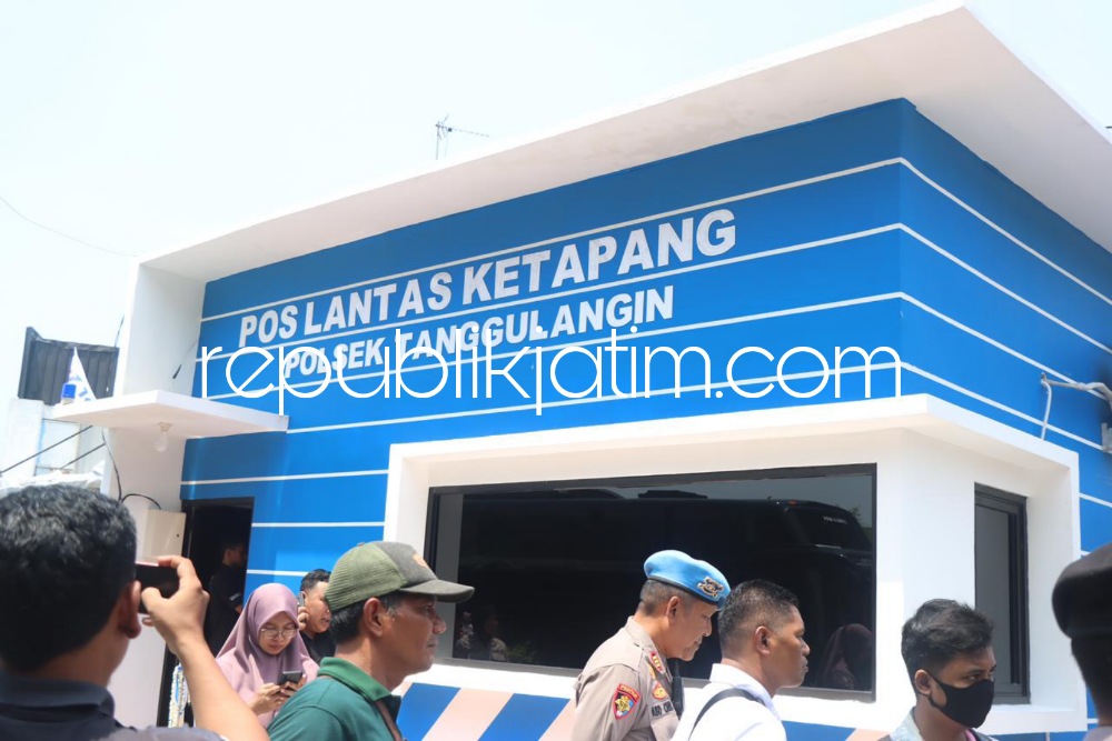 RESMIKAN - Pos Lantas Ketapang, Kecamatan Tanggulangin, Sidoarjo diresmikan Kapolresta Sidoarjo Kombes Pol Christian Tobing dihadiri Forkopimka Tanggulangin dan Pejabat Utama (PJU) Polresta Sidoarjo, Kamis (11/01/2024).