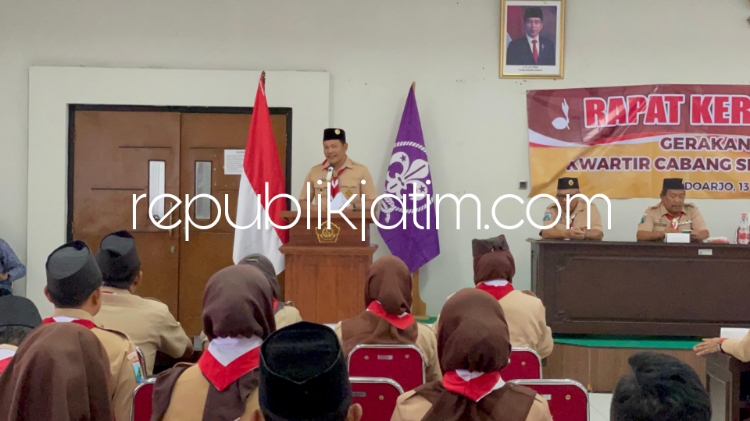 RAKERCAB - Wabup Sidoarjo Subandi membuka acara Rakercab Gerakan Pramuka Kabupaten Sidoarjo di Aula Lantai 3 Dinas Sosial (Dinsos) Pemkab Sidoarjo, Sabtu (13/01/2024). 