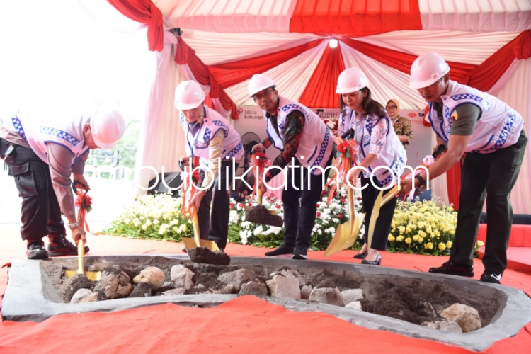 GROUND BREAKING - Bupati Sidoarjo Ahmad Muhdlor Ali saat menghadiri Ground Breaking Rumah Sakit Mitra Keluarga Sidoarjo di JL KH Ali Mas'ud, Desa Pagerwojo, Kecamatan Buduran, Sidoarjo, Senin (15/01/2024).