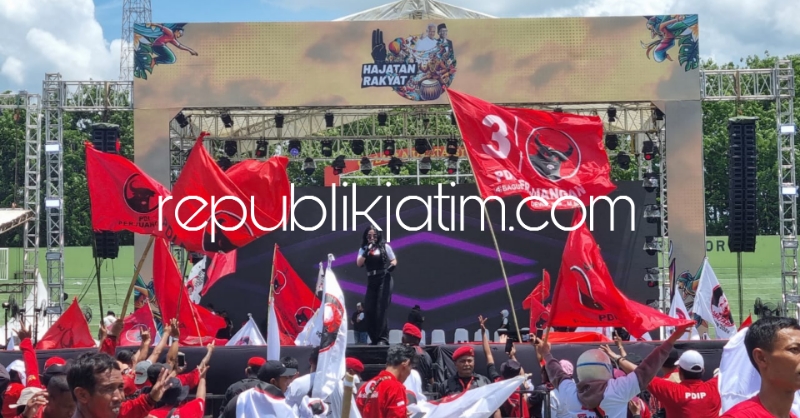 SAMBUT - Puluhan ribu kader PDI Perjuangan (PDIP) se Jatim siap meramaikan kampanye Calon Presiden (Capres) dan Calon Wakil Presiden (Cawapres), Ganjar Pranowo - Mahfud MD di Gelora Delta Delta Sidoarjo, Minggu (21/01/2024).