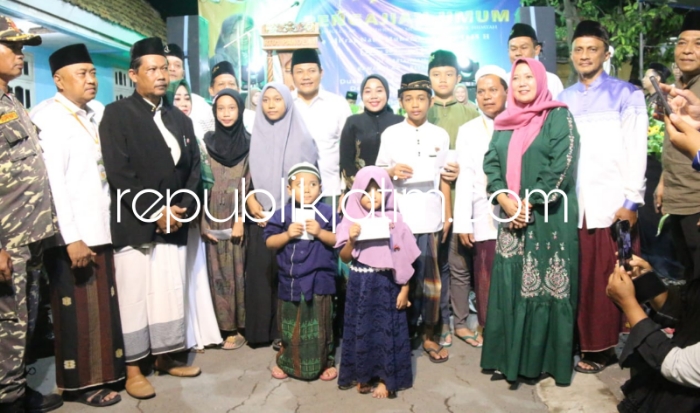 PENGAJIAN - Wabup Subandi menghadiri acara Pengajian Umum Peringatan Isro Mi'roj dalam rangka silaturahmi Warga Dusun Pandean, Desa Banjarkemantren, Kecamatan Buduran, Sidoarjo di halaman Musala dusun setempat, Sabtu (20/01/2024) malam. 