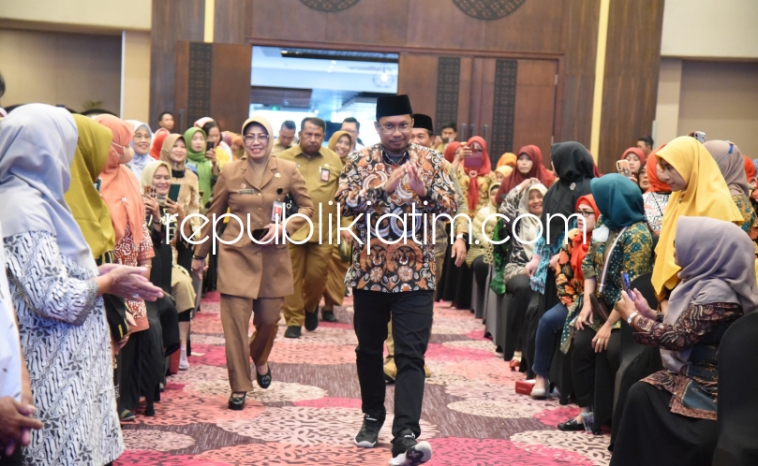 NAIK - Bupati Sidoarjo Ahmad Muhdlor Ali akan menaikkan honor bagi 12.633 kader kesehatan di Sidoarjo dari Rp 30.000 menjadi Rp 50.000 disertai BPJS Ketenagakerjaan, Kamis (25/01/2024).