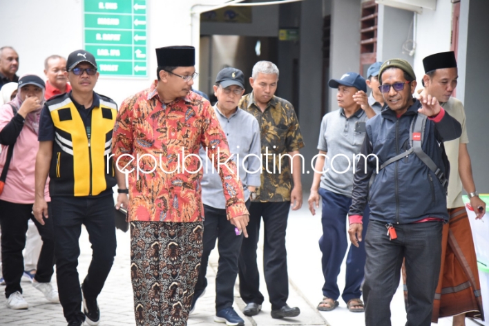 SIDAK - Bupati Sidoarjo Ahmad Muhdlor Ali saat melakukan sidak di SMPN 2 Tanggulangin Desa Kedungbanteng, Kecamatan Tanggulangin, Sidoarjo, Sabtu (27/01/2024). 