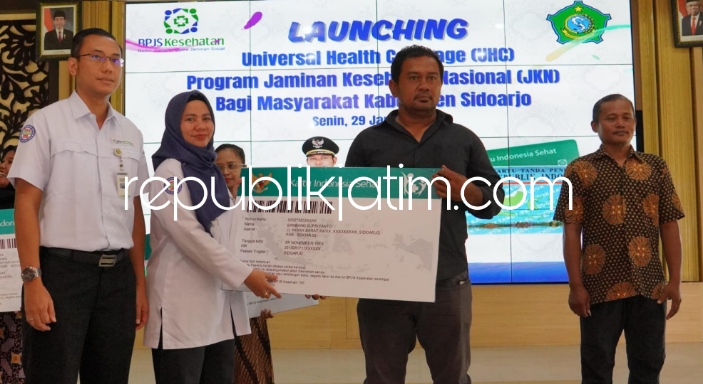 LAUNCHING - Kepala Cabang BPJS Kabupaten Sidoarjo, Yessy Novita saat Launching UHC di Pendopo Delta Wibawa, Sidoarjo, Senin (29/01/2024).