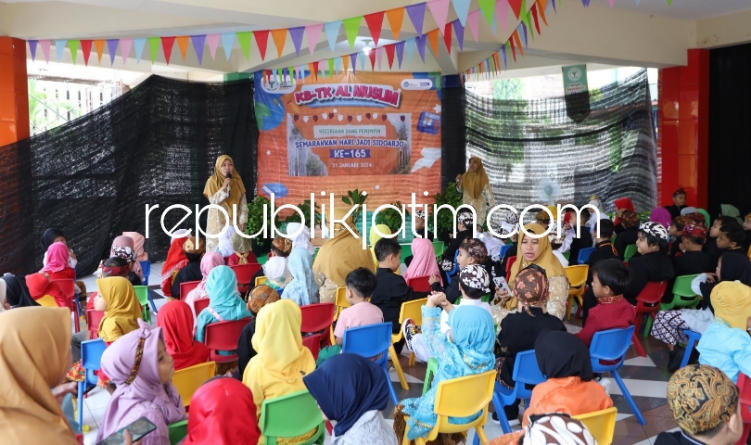 HARJASDA - Sejumlah agenda digelar siswa dan siswi KB TK Al Muslim untuk menyemarakkan Hari Jadi Kabupaten Sidoarjo (Harjasda) ke 165 yang jatuh hari ini, Rabu (31/01/2024). 
