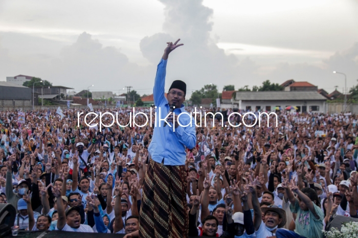 ORASI - Bupati Sidoarjo, Ahmad Muhdlor Ali saat Deklarasi Santri Nderek Kiai Prabowo-Gibran di Ponpes Progresif Bumi Shalawat Desa Lebo, Sidoarjo, memastikan Capres dan Cawapres, Prabowo - Gibran layak melanjutkan kepemimpinan Jokowi, Kamis (01/02/2024) p