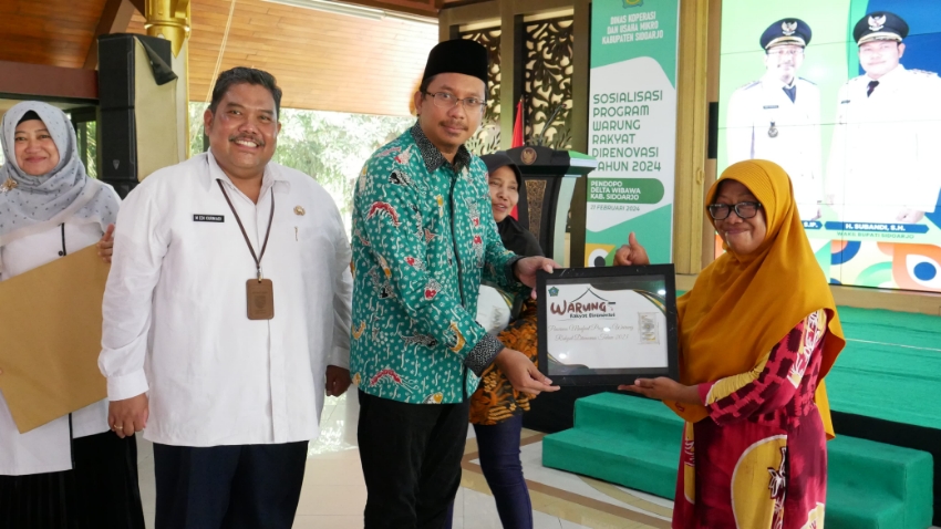 RENOVASI - Bupati Sidoarjo Ahmad Muhdlor Ali saat acara Sosialisasi Program Warung Rakyat Direnovasi Tahun 2024 dengan target 400 unit di Pendopo Delta Wibawa, Rabu (21/02/2024). 