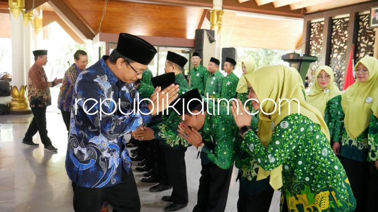PELANTIKAN - Bupati Sidoarjo, Ahmad Muhdlor Ali mengajak Pergunu Sidoarjo berperan aktif mencetak Sumber Daya Manusia (SDM) berkualitas saat Pelantikan Pengurus PC Pergunu Sidoarjo Tahun 2024 - 2029 di Pendopo Delta Wibawa, Selasa (27/02/2024). 
