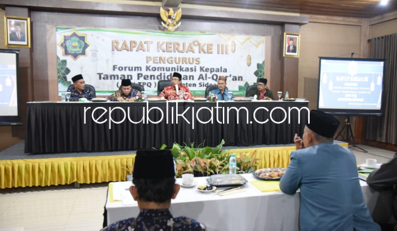 GENJOT - Bupati Sidoarjo Ahmad Muhdlor Ali mengajak guru TPQ untuk menaikkan (menggenjot) nilai IKS saat Rapat Kerja (Raker) Tahun ke 3 FKK TPQ Kabupaten Sidoarjo di Hotel Arayanna, Kecamatan Trawas, Mojokerto, Jum’at (01/03/2024) petang.
