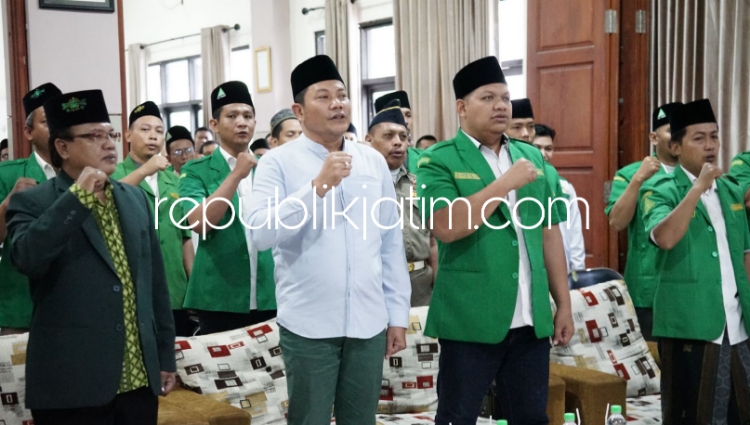 KONFERENSI - Wakil Bupati (Wabup) Sidoarjo, Subandi membuka kegiatan Konferensi PAC Gerakan Pemuda (GP) Ansor Taman ke XVII di Gedung C Umaha YPM Taman, Minggu (03/03/2024).