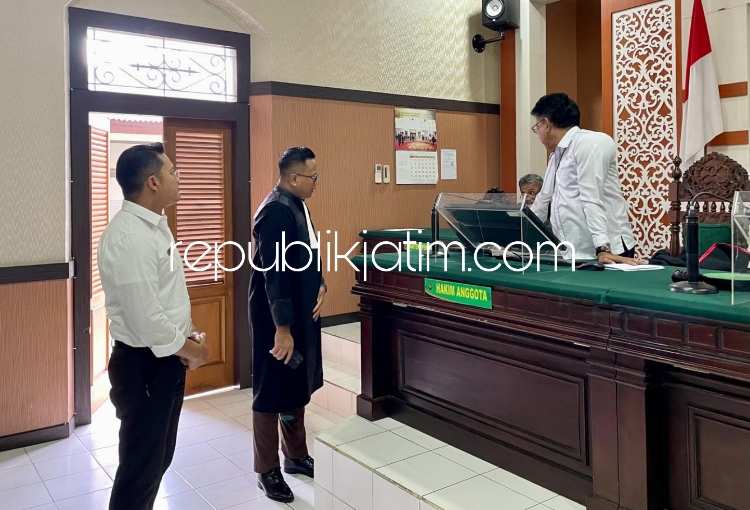 VONIS - Majelis hakim Pengadilan Negeri Sidoarjo yang diketuai Sri Sulastri telah memutus perkara pidana pajak secara in-absentia, terdakwa SLM yang merugikan keuangan negara Rp 4,73 miliar dengan putusan (vonis) 3 tahun penjara, Senin (04/03/2024). 