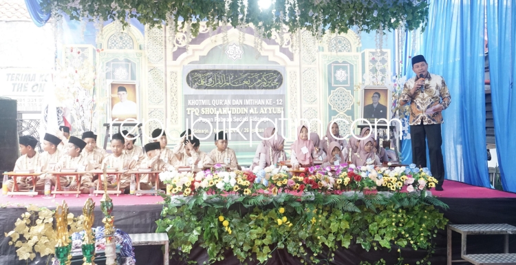 KHATAMAN - Wabup Sidoarjo, Subandi menghadiri Khataman dan Imtihan ke 12 TPQ Sholahudin Al Ayyubi, Desa Pabean, Kecamatan Sedati, Sidoarjo, Kamis (07/03/2024).