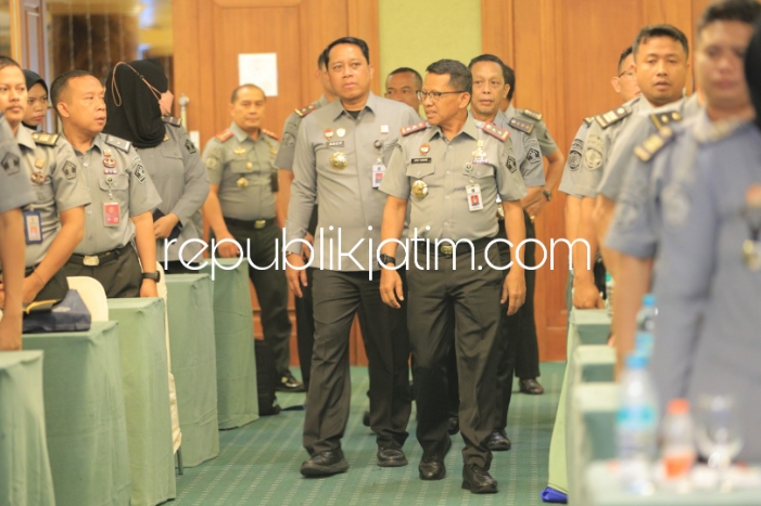 REMISI - Kepala Kanwil Kemenkumham Jatim, Heni Yuwono memastikan terdapat 20 warga binaan Lapas dan Rutan di Jatim yang menerima remisi khusus Hari Raya Nyepi, Senin (11/03/2023).