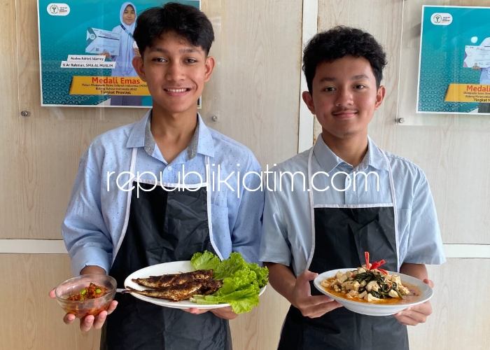 COOKING - Tim Muhammad Arayyan Chandra dan Rassya Aria Arashy dari kelas XI Al Hakam SMA Al Muslim mempraktekkan cooking challenge sekaligus dibuatkan konten video dalam menyemarakkan bulan Suci Ramadhan 1445 Hijriyah, Kamis (14/03/2024).